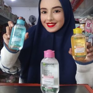 Ini adalah Garnier Micellar Vitamin C 125ml brand: Garnier, age_group: all ages, gender: female, capacity: 125ml, ingredients: Aqua/Water, Hexylene Glycol, Glycerin, Poloxamer 184, Ascorbyl Glucoside, Disodium Cocoamphodiacetate, Disodium EDTA, Myrtimonium Bromide,