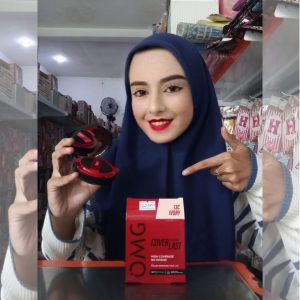 Ini adalah OMG Cushion 13C Ivory brand: OMG, age_group: all ages, gender: female, capacity: 15 ml, ingredients: Aqua, Isododecane, Ethylhexyl Methoxycinnamate, Butylene Glycol, Phenyl Trimethicone, Diphenylsiloxy Phenyl Trimethicone, Cetyl PEG/PPG-10/1 Dimethicone, Glycerin, Isohexadecane, Polybutene, Trimethylsiloxysilicate, Disteardimonium Hectorite, Talc, C30-45 Alkyl Dimethicone, Sorbitan Oleate, Stearic Acid, Magnesium Sulfate, Titanium Dioxide, Phenoxyethanol, Dimethicone, Ethylhexylglycerin, Propylene Carbonate, Triethoxycaprylylsilane, Polyhydroxystearic Acid, Synthetic Fluorphlogopite, Aluminum Hydroxide, 1,2-Hexanediol, Caprylyl Glycol, VP/Eicosene Copolymer, Polymethyl Methacrylate, Allantoin, Boron Nitride, Silica, Disodium EDTA, Fragrance, Dimethiconol Stearate, Tocopheryl Acetate, BHT, Simmondsia Chinensis Seed Oil, Tocopherol,